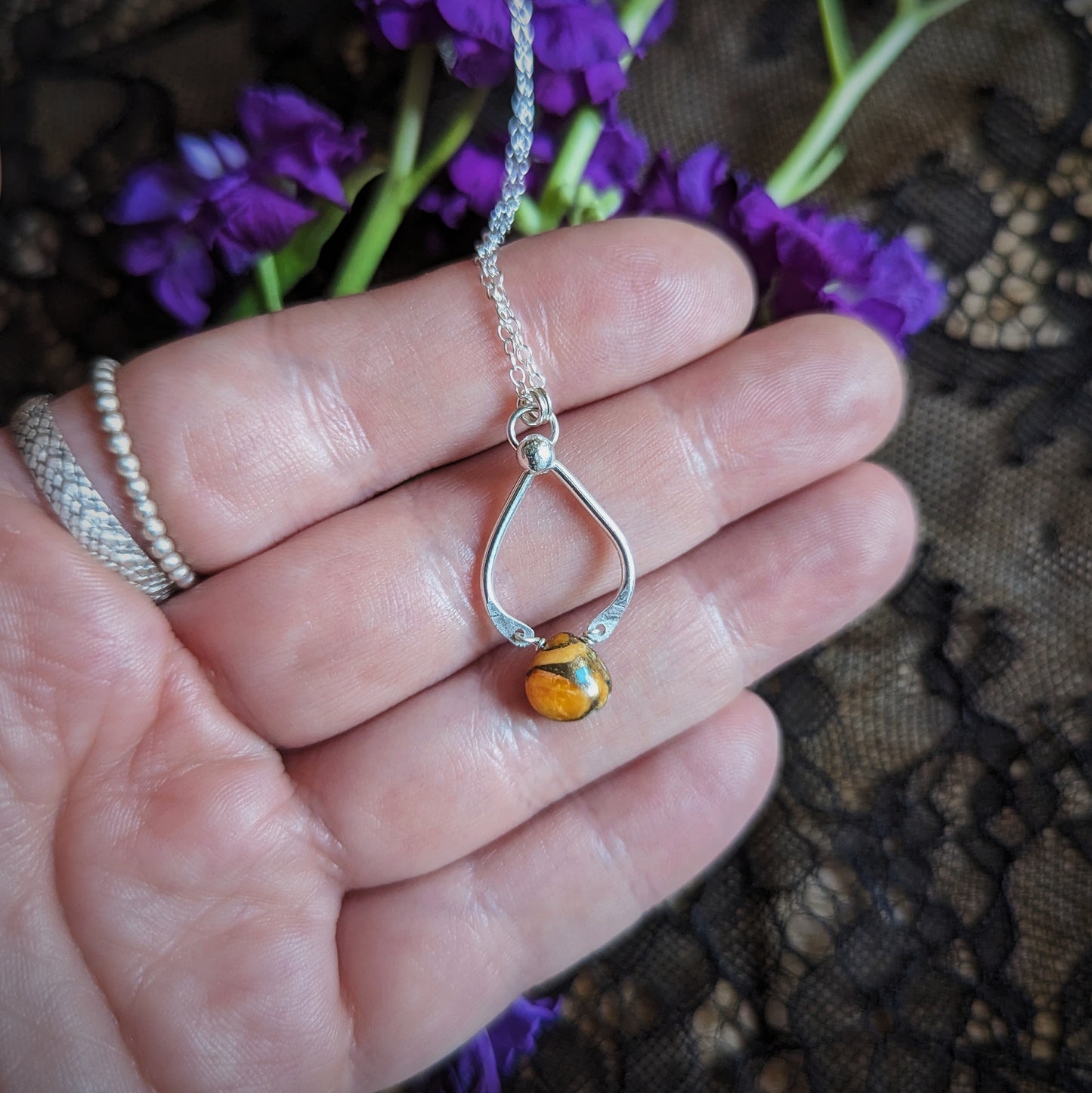 Spiny Oyster Curve Necklace